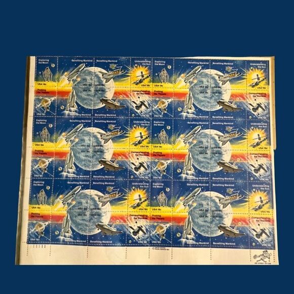 UNHINGED 18 CENTS EXPLORING SPACE U.S. STAMP SHEET - Picture 1 of 3